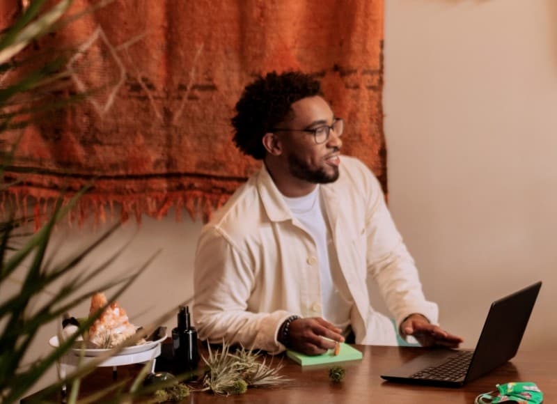 A business using Verizon 5G Business Internet
